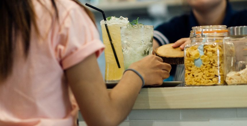 Lojas de conveniência e lanchonetes podem reduzir ICMS sobre alimentos consumidos no local.